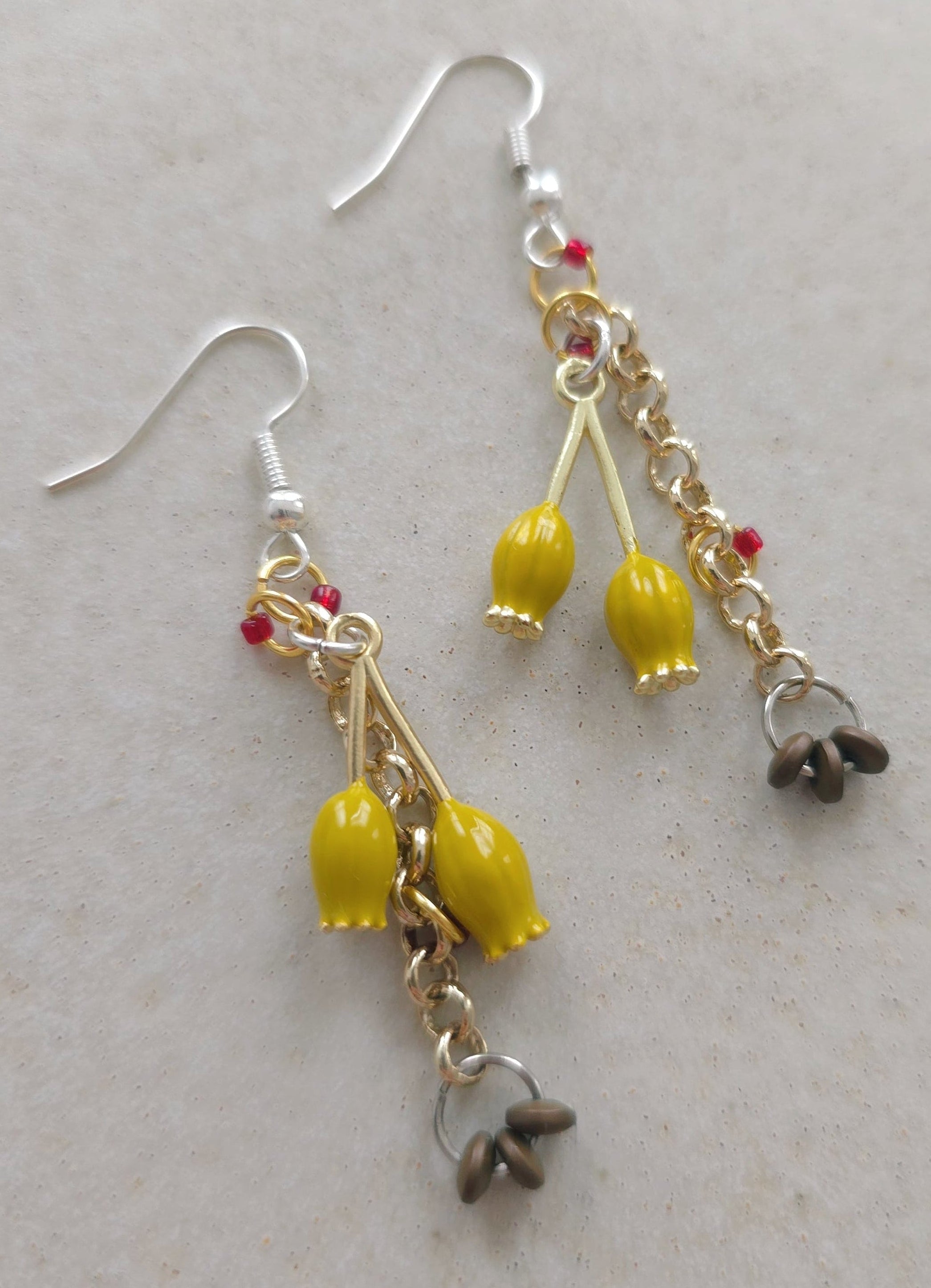 Colorful chain earrings with yellow tulips