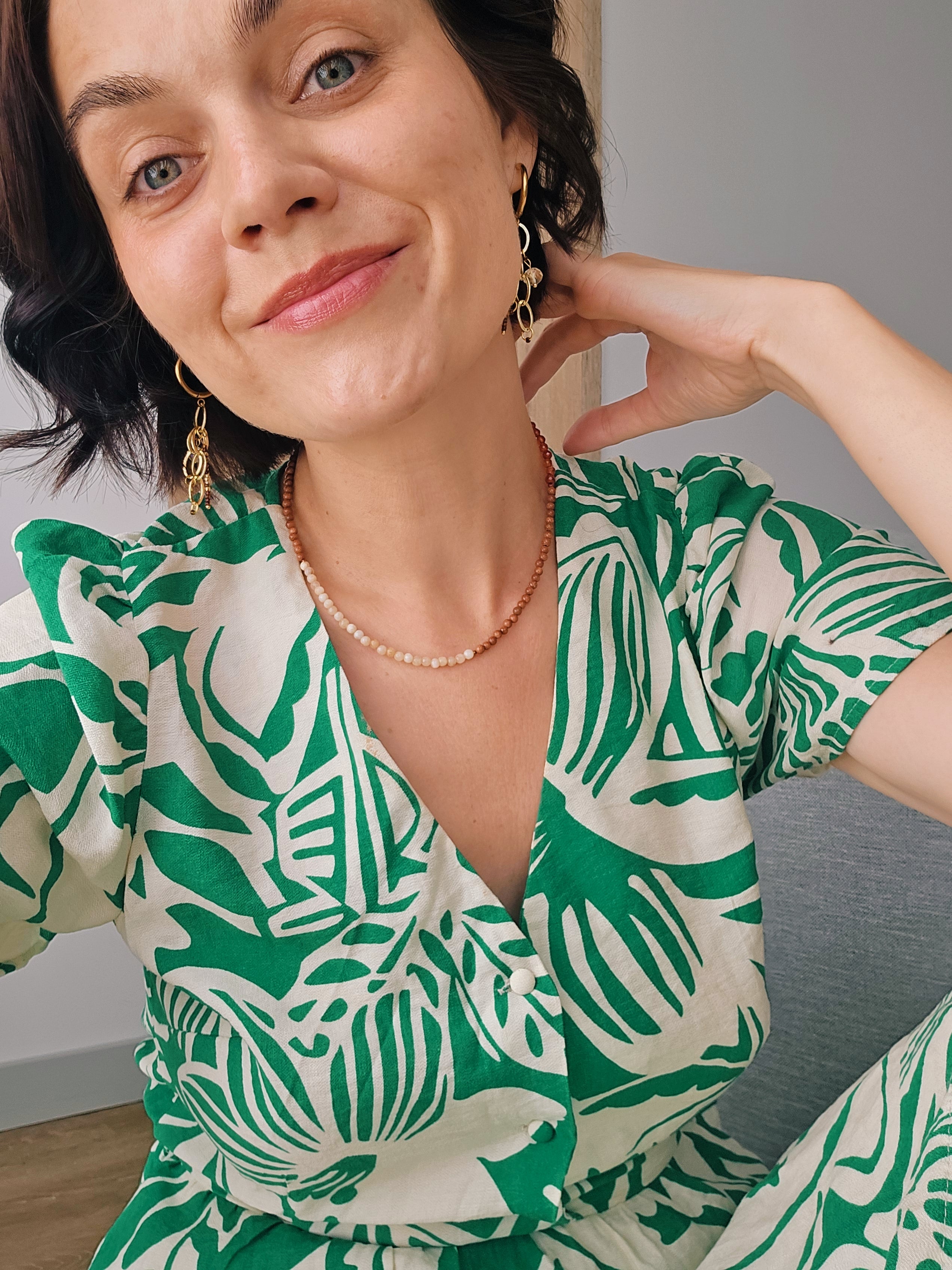 Sazemētas, bet košas trīskrāsu krelles. 