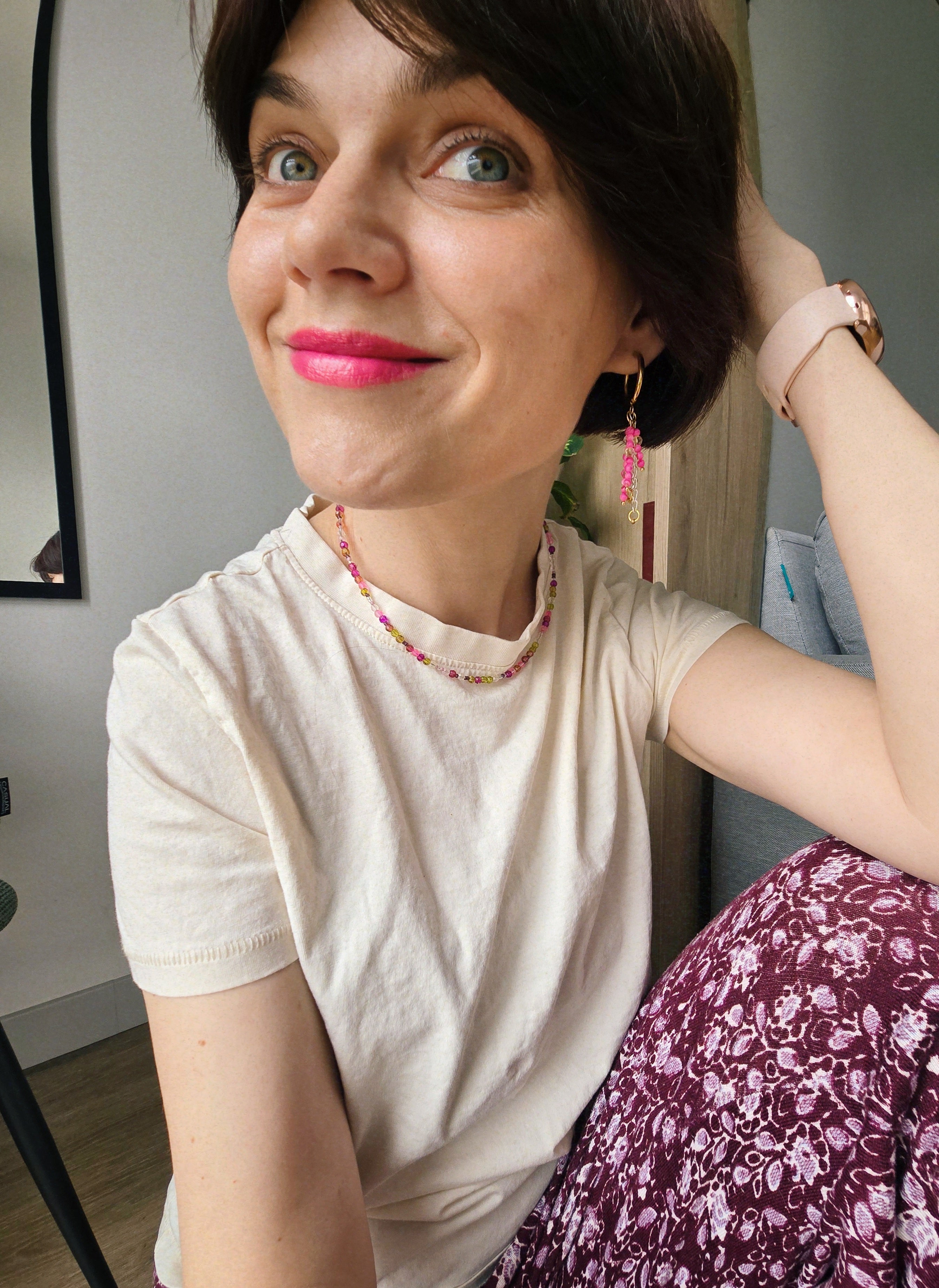 Zaļgani rozā spožā kreļļu virtene