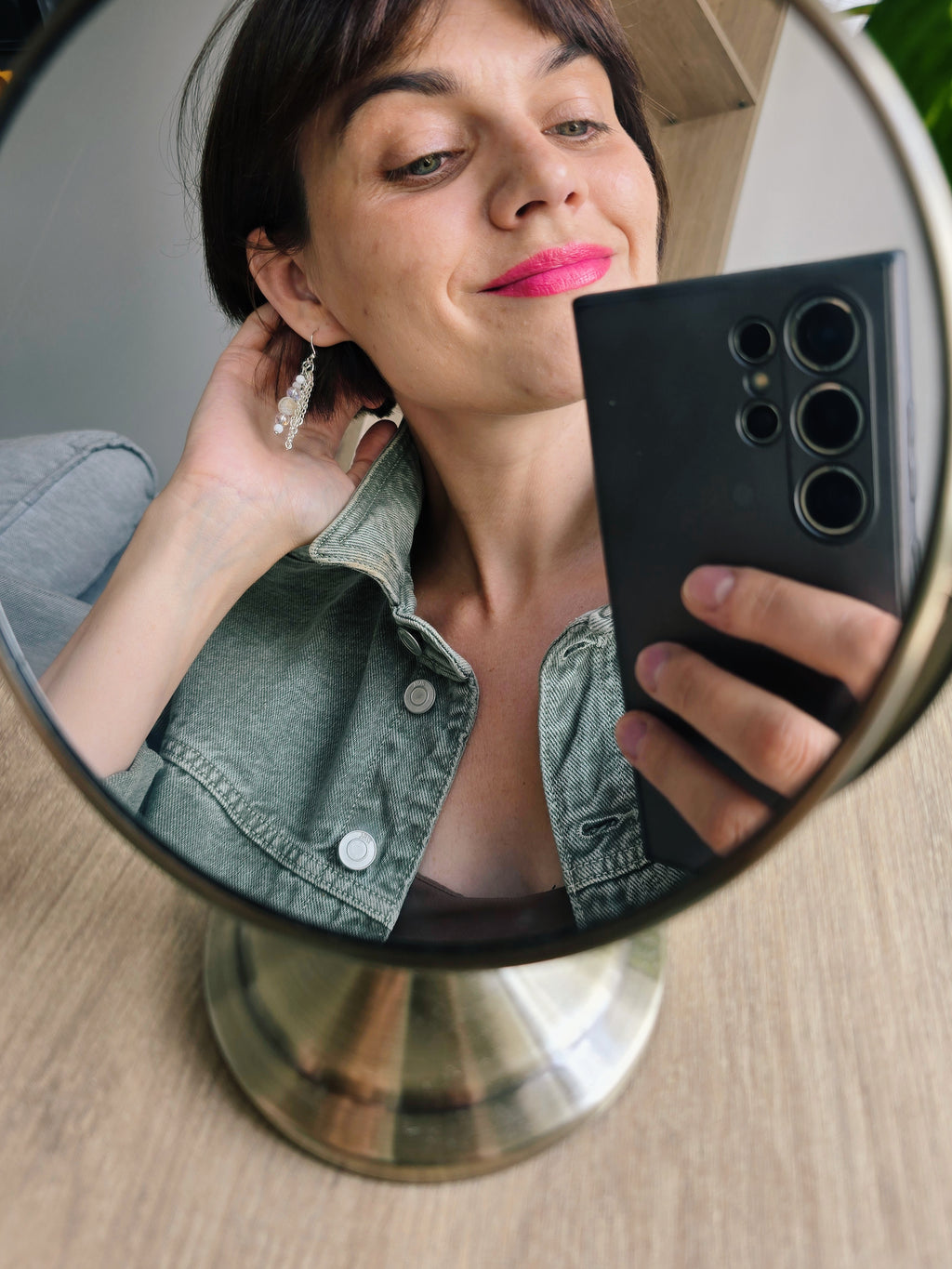 Baltu un sudraba toņu gaisīgie auskari