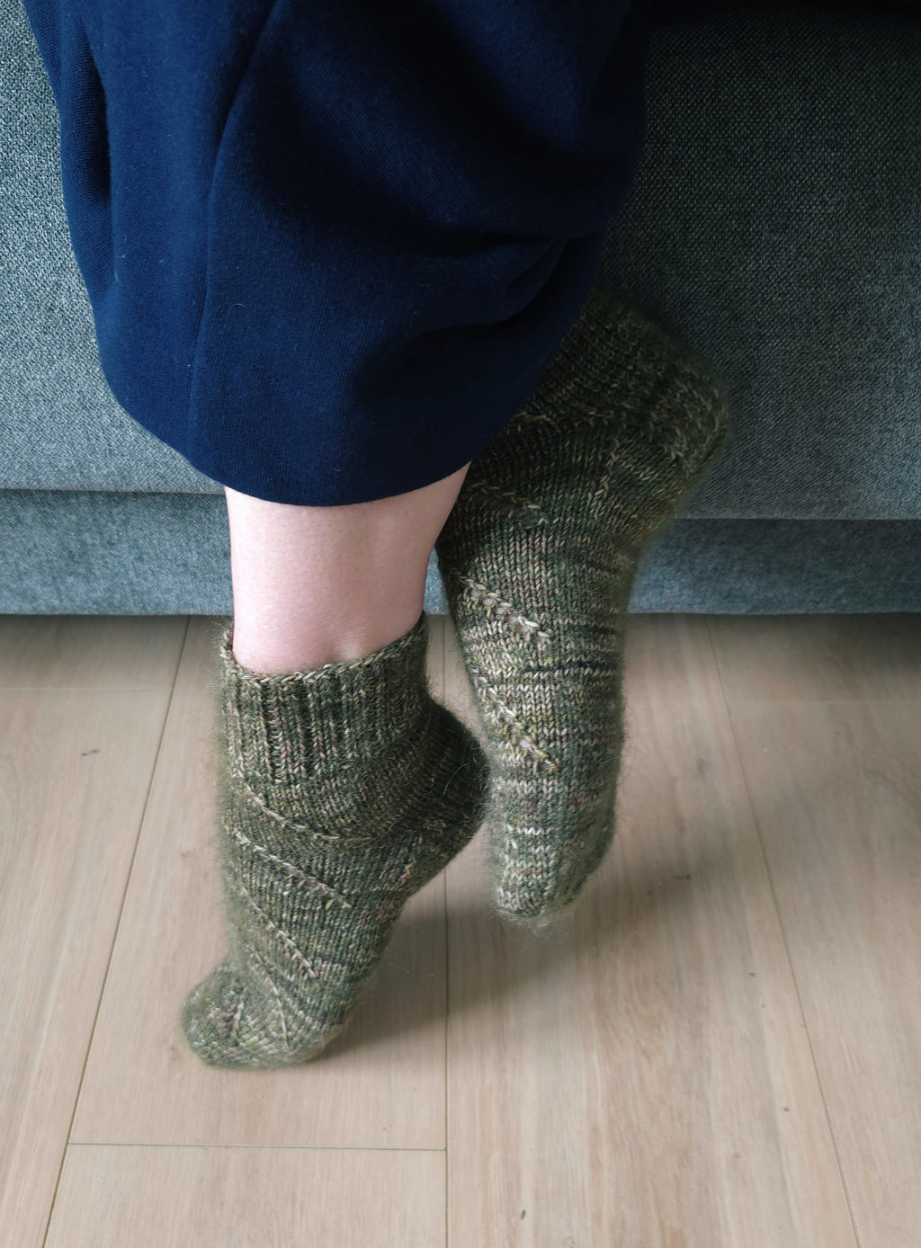 Forest green handknitted woolen socks. Foot size 24cm