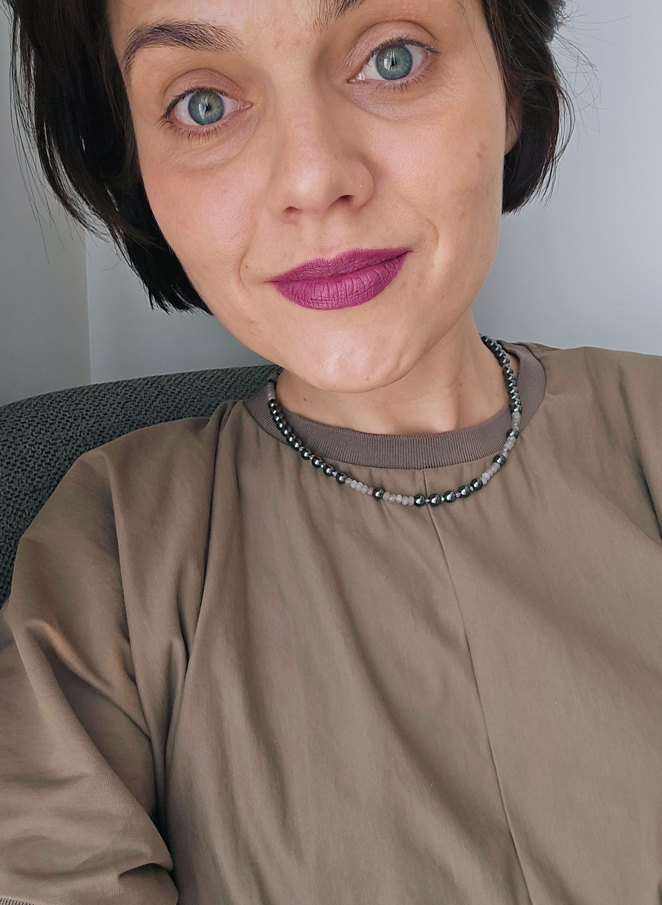 Latvieša pelēkās krelles no hematīta un nefrīta